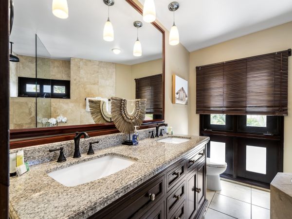 Kailua-Kona Luxury Oceanfront Retreat with Pool and Spa