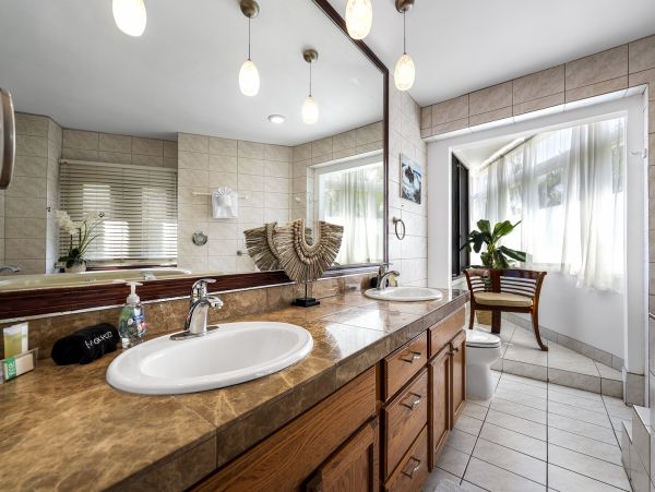 Kailua-Kona Luxury Oceanfront Retreat with Pool and Spa