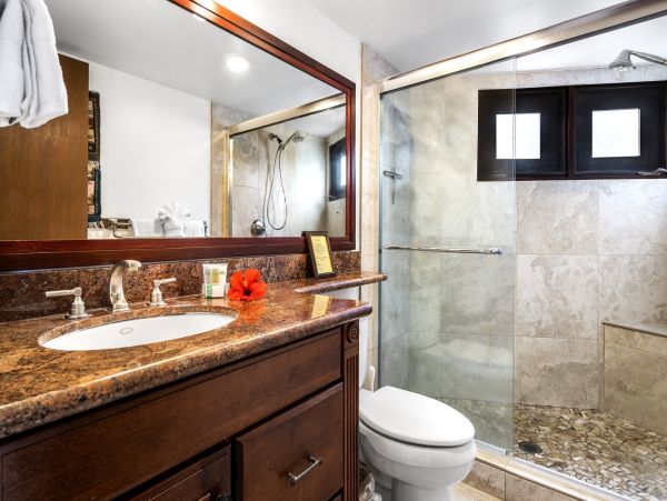 Kailua-Kona Luxury Oceanfront Retreat with Pool and Spa