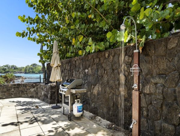 Kailua-Kona Luxury Oceanfront Retreat with Pool and Spa