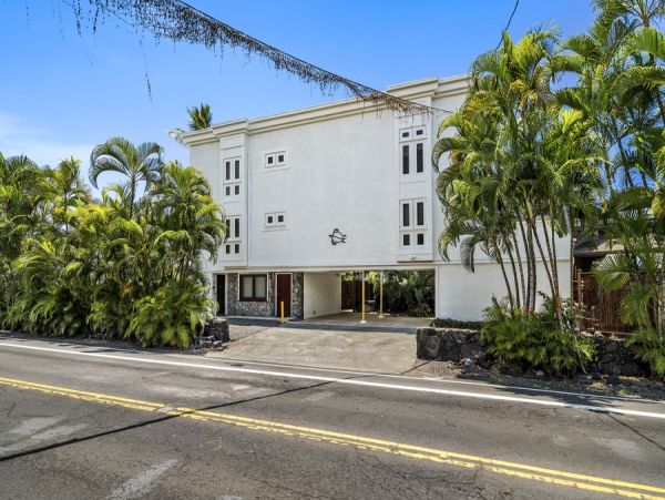 Kailua-Kona Luxury Oceanfront Retreat with Pool and Spa