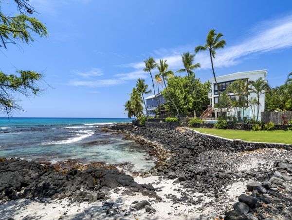 Kailua-Kona Luxury Oceanfront Retreat with Pool and Spa