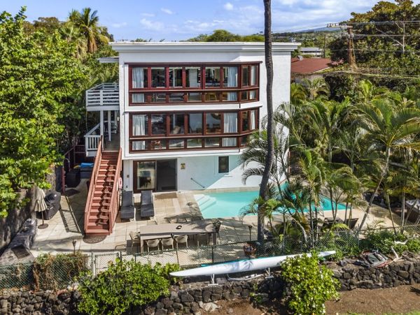 Kailua-Kona Luxury Oceanfront Retreat with Pool and Spa