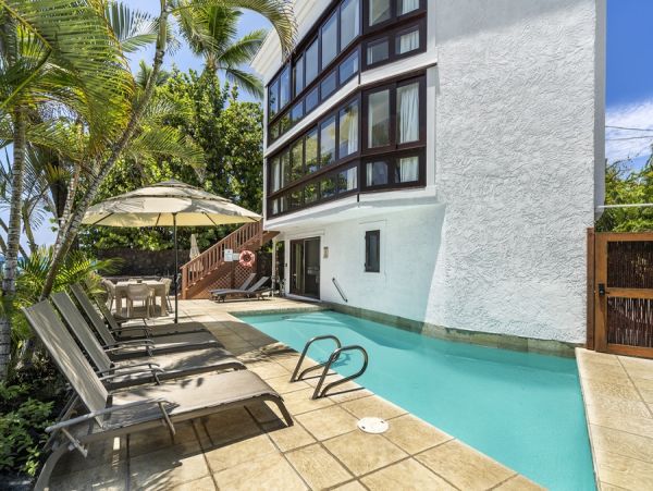 Kailua-Kona Luxury Oceanfront Retreat with Pool and Spa