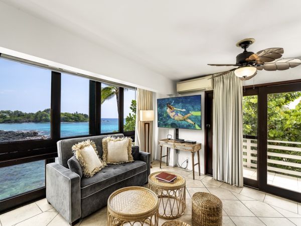 Kailua-Kona Luxury Oceanfront Retreat with Pool and Spa