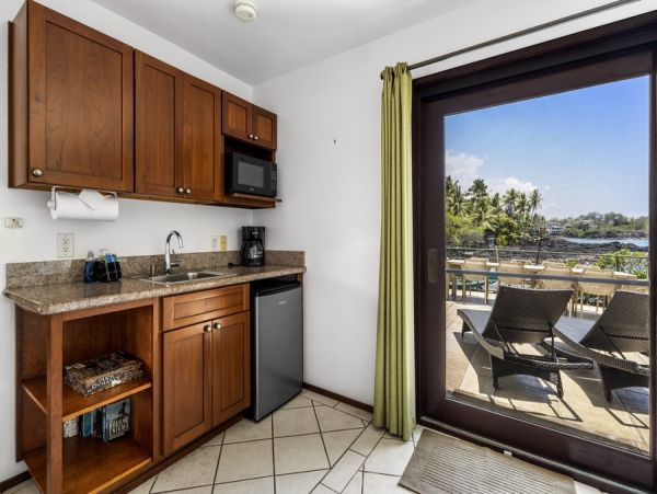 Kailua-Kona Luxury Oceanfront Retreat with Pool and Spa