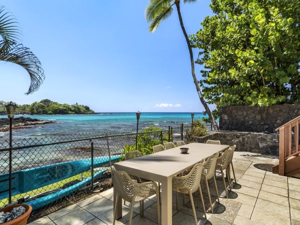 Kailua-Kona Luxury Oceanfront Retreat with Pool and Spa