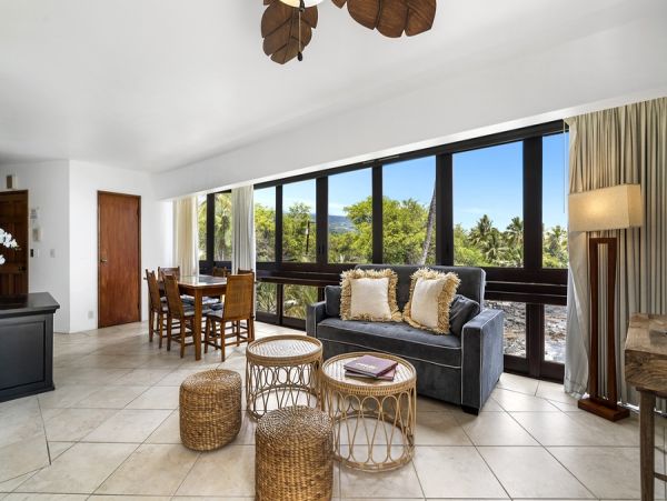 Kailua-Kona Luxury Oceanfront Retreat with Pool and Spa