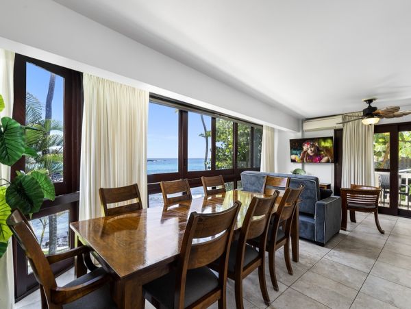 Kailua-Kona Luxury Oceanfront Retreat with Pool and Spa