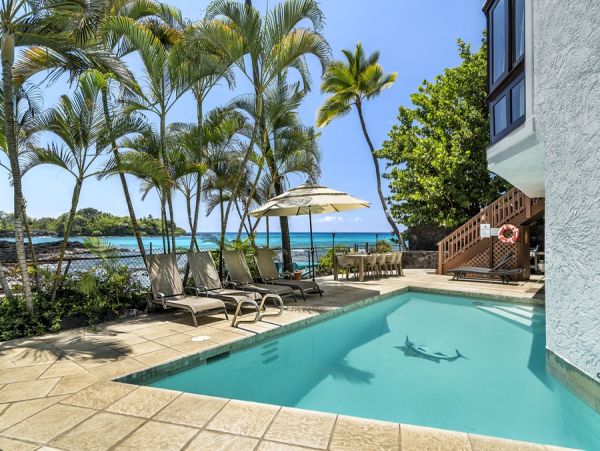 Kailua-Kona Luxury Oceanfront Retreat with Pool and Spa