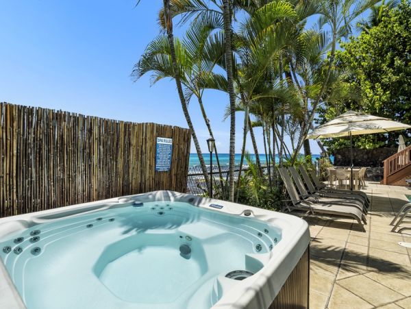 Kailua-Kona Luxury Oceanfront Retreat with Pool and Spa