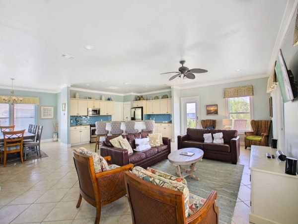 Destin Lovely Five Bedroom Vacation Home with Pool