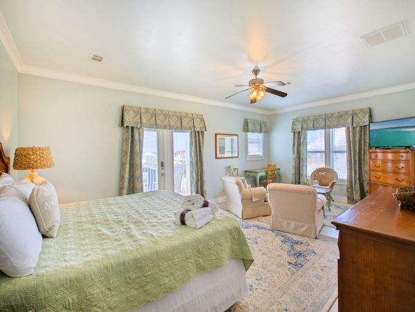 Destin Lovely Five Bedroom Vacation Home with Pool