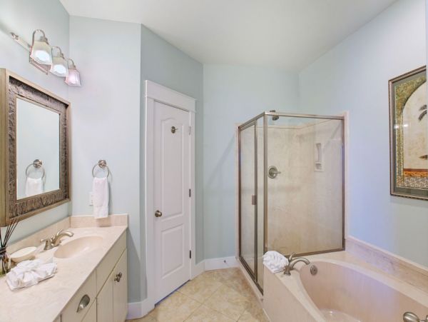 Destin Lovely Five Bedroom Vacation Home with Pool