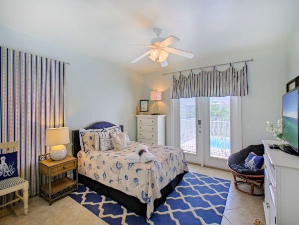 Destin Lovely Five Bedroom Vacation Home with Pool