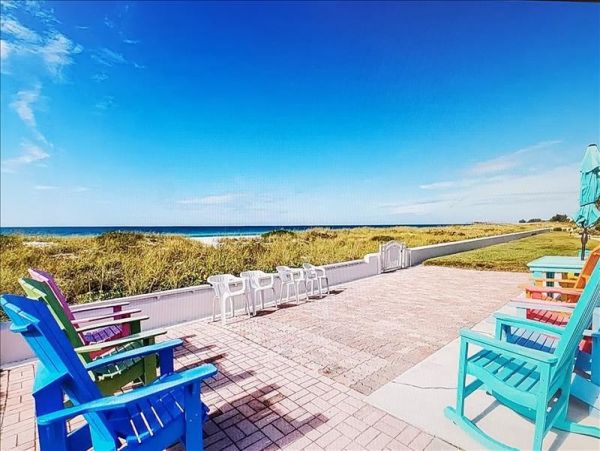 Holmes Beach Vacation Condo Two Bedrooms on Beach Sleeps 6