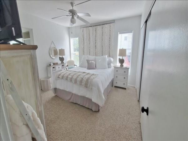 Holmes Beach Vacation Condo Two Bedrooms on Beach Sleeps 6