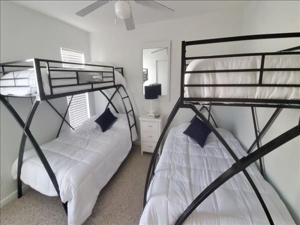 Holmes Beach Vacation Condo Two Bedrooms on Beach Sleeps 6