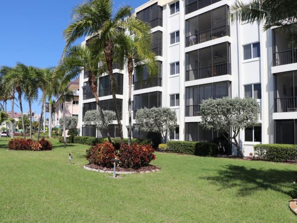 Siesta Key Vacation Condo Close To Beach & Dining.