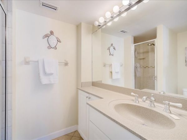 Siesta Key Vacation Condo Close To Beach & Dining.