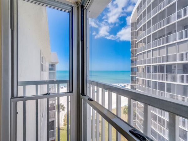 Siesta Key Vacation Condo Close To Beach & Dining.