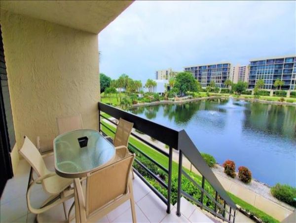 Longboat Key Beach Condo Rental 2 Bedrooms Sleeps 4 Guests