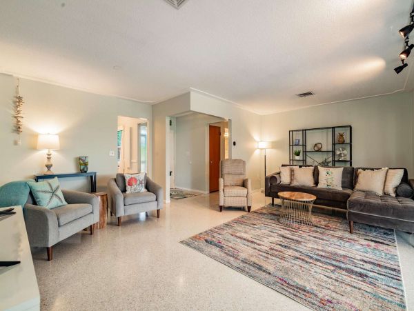 Sarasota Vacation Pool Home Three bedrooms Sleeps 6 Guests