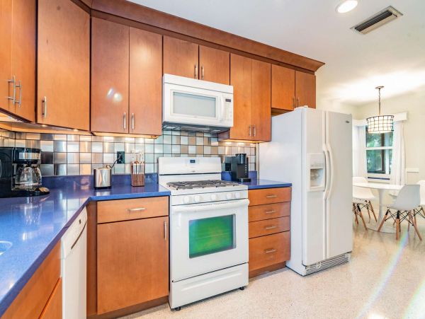 Sarasota Vacation Pool Home Three bedrooms Sleeps 6 Guests
