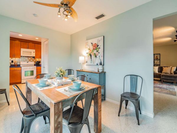 Sarasota Vacation Pool Home Three bedrooms Sleeps 6 Guests