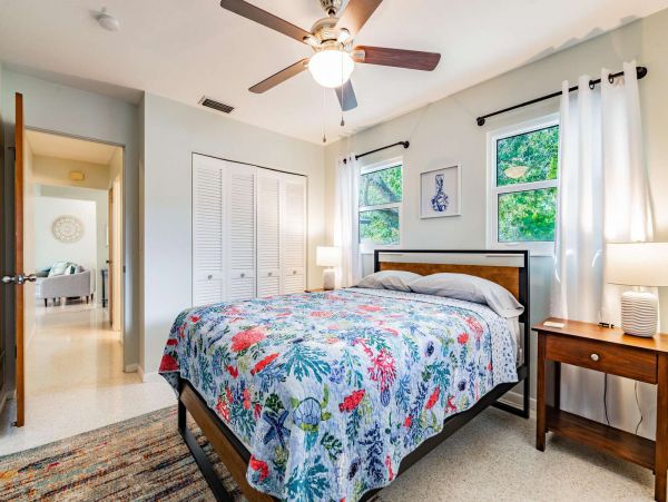 Sarasota Vacation Pool Home Three bedrooms Sleeps 6 Guests