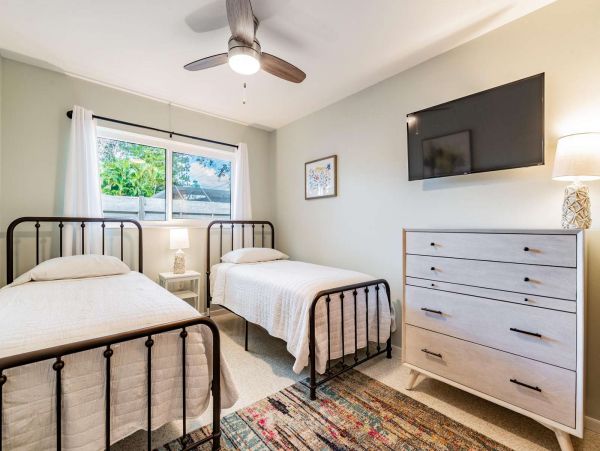 Sarasota Vacation Pool Home Three bedrooms Sleeps 6 Guests