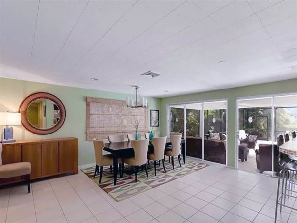 Sanibel 3 Bedroom Home Direct Beach Front with Pool