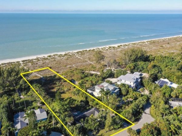 Sanibel 3 Bedroom Home Direct Beach Front with Pool