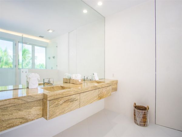 Marathon Luxury Five Bedroom Private Beach