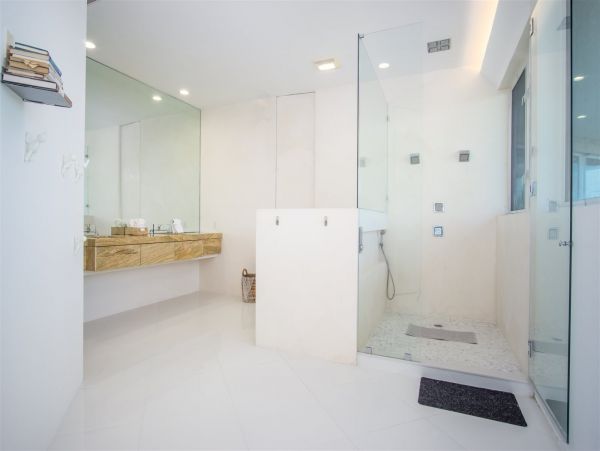 Marathon Luxury Five Bedroom Private Beach
