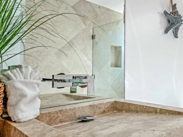 Marathon Luxury Five Bedroom Private Beach