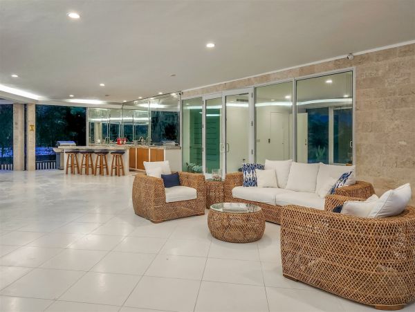 Marathon Luxury Five Bedroom Private Beach