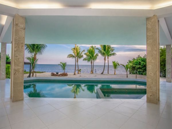 Marathon Luxury Five Bedroom Private Beach