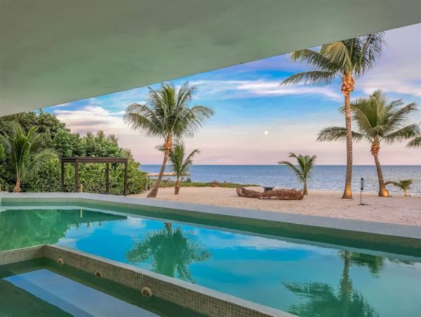 Marathon Luxury Five Bedroom Private Beach