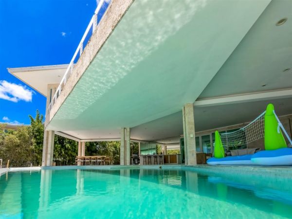 Marathon Luxury Five Bedroom Private Beach