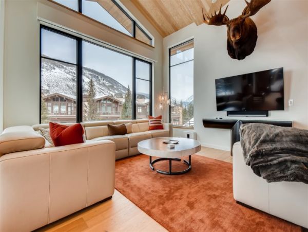 Luxury 5 Bedroom Rental in Vail With Private Spa Sleeps 20