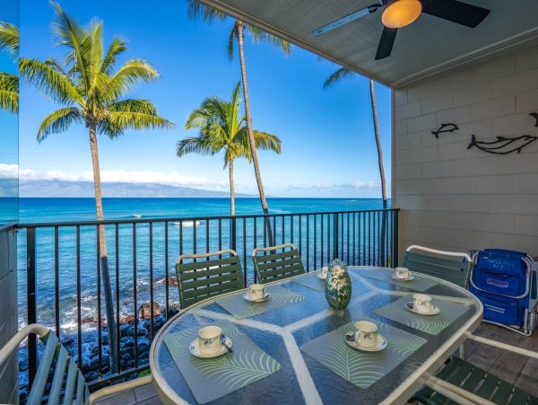 Ocean Front Vacation Three Bedroom Condo with Balcony
