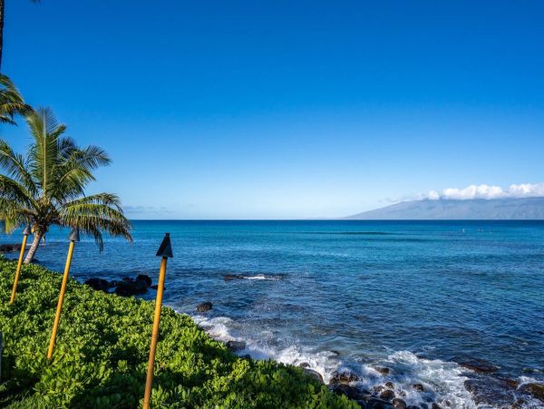 Ocean Front Vacation Three Bedroom Condo with Balcony