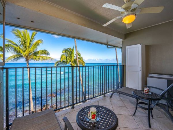 Ocean Front Vacation Three Bedroom Condo with Balcony