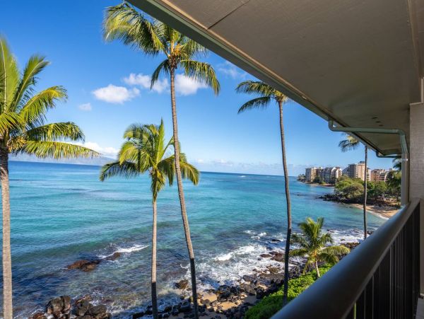 Ocean Front Vacation Three Bedroom Condo with Balcony