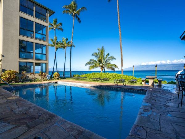 Ocean Front Vacation Three Bedroom Condo with Balcony