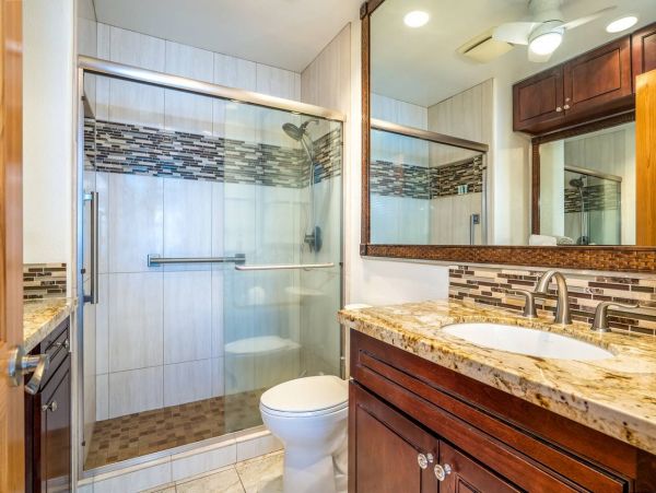 Ocean Front Vacation Three Bedroom Condo with Balcony