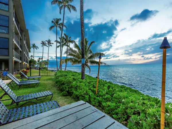 Ocean Front Vacation Three Bedroom Condo with Balcony