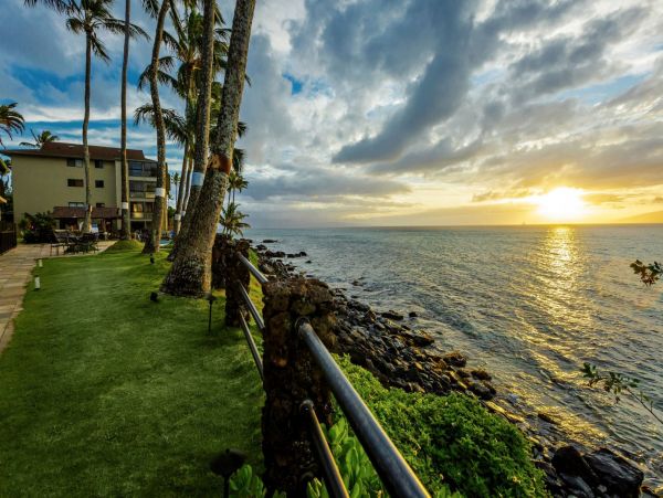 Ocean Front Vacation Three Bedroom Condo with Balcony
