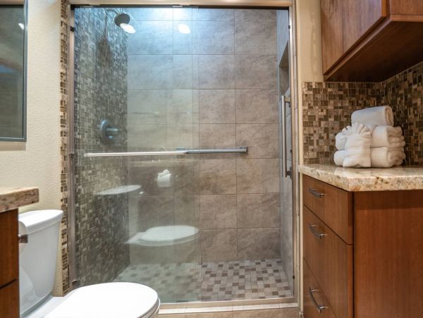 Ocean Front Vacation Three Bedroom Condo with Balcony